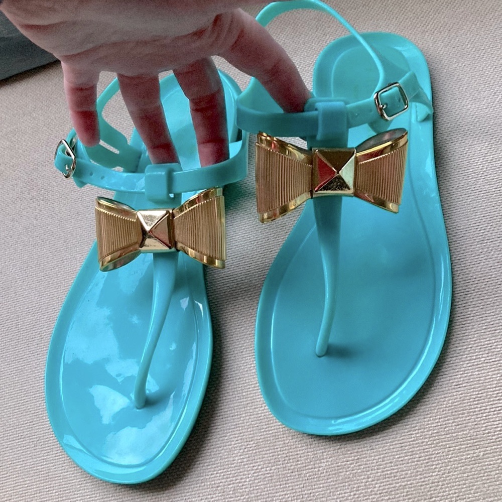 Kate Spade- Excellent used condition Turquoise and Gold bow jelly sandals size 6 - Picture 1 of 12